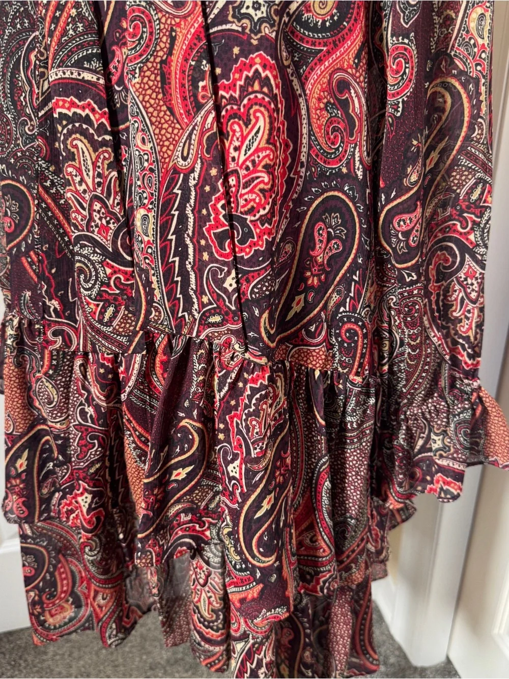 Tommy Hilfiger Paisley Dress 8P Petite Red Burgundy Tie Neck Ruffle Sleeve Boho - Picture 2 of 9